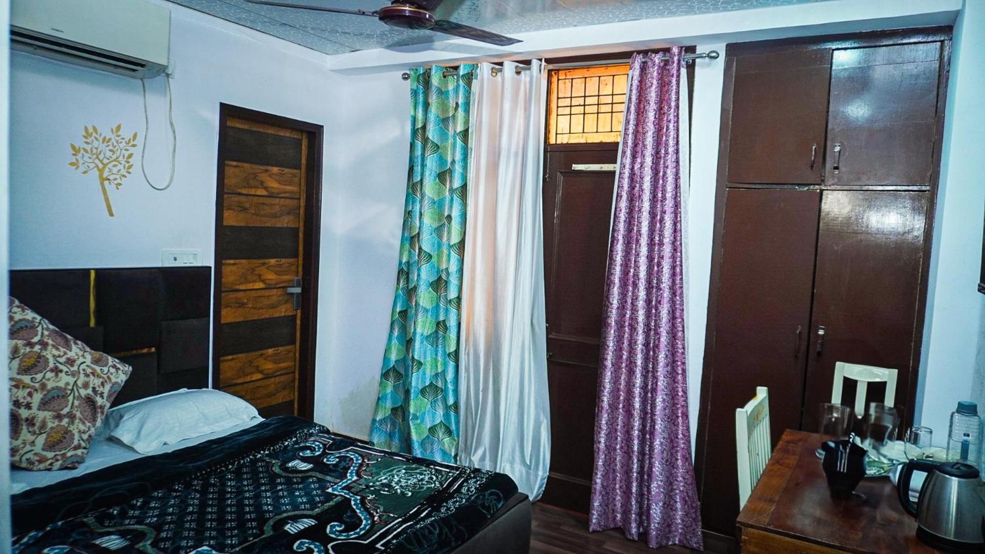 Flips With Mykonos Guest House Neu-Delhi Exterior foto