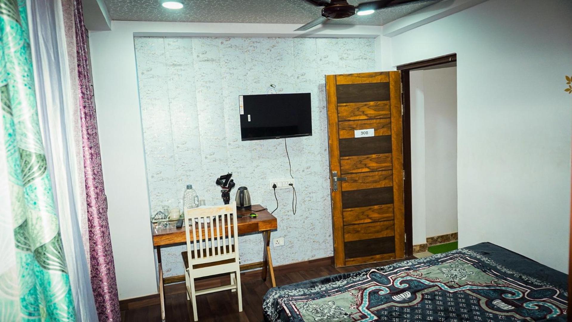 Flips With Mykonos Guest House Neu-Delhi Exterior foto
