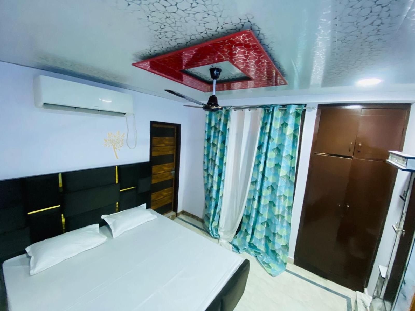 Flips With Mykonos Guest House Neu-Delhi Exterior foto