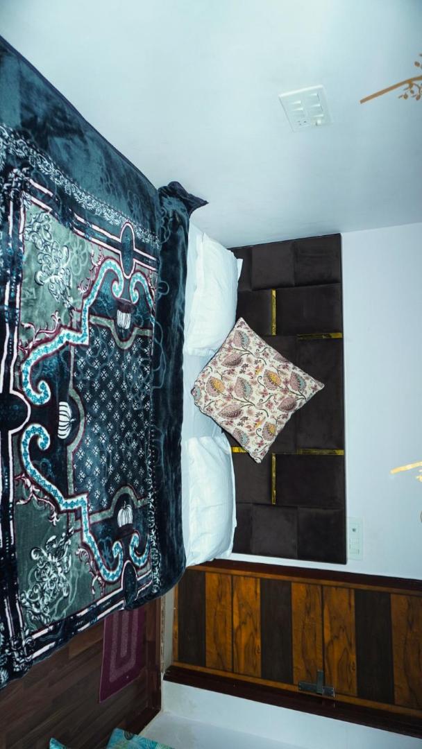 Flips With Mykonos Guest House Neu-Delhi Exterior foto