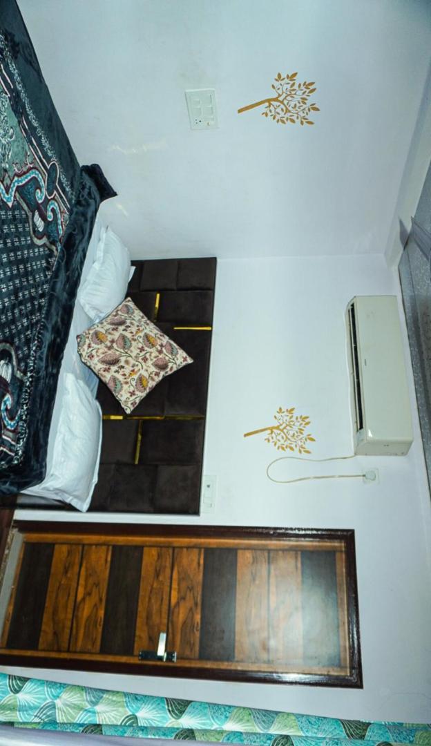 Flips With Mykonos Guest House Neu-Delhi Exterior foto